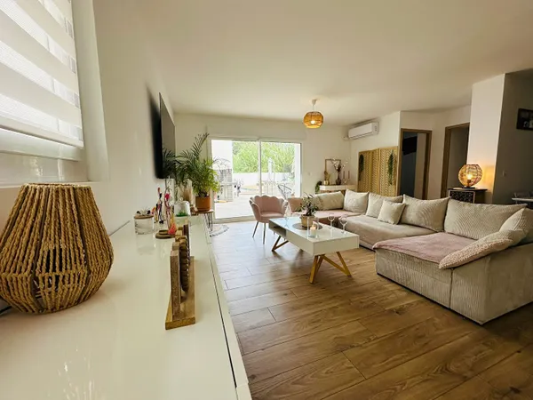 Appartement de plain pied, 4 pièces avec piscine et jardin privatif de 230m² à Argelès-sur-Mer entre