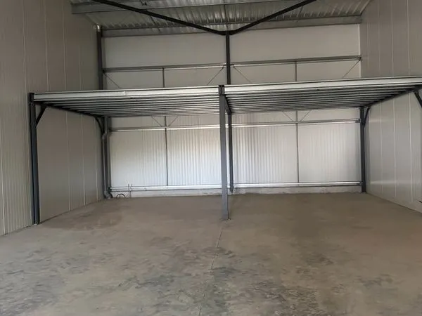 Local professionnel - Entrepot - Dépot - Batiment