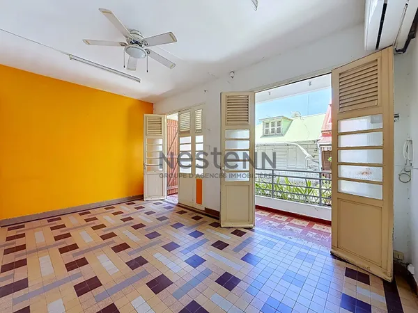 À VENDRE UN IMMEUBLE SUR 3 NIVEAUX À POINTE-À-PITRE
