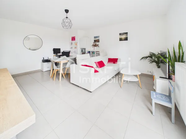 Superbe T3 lumineux avec balcon-Eysines