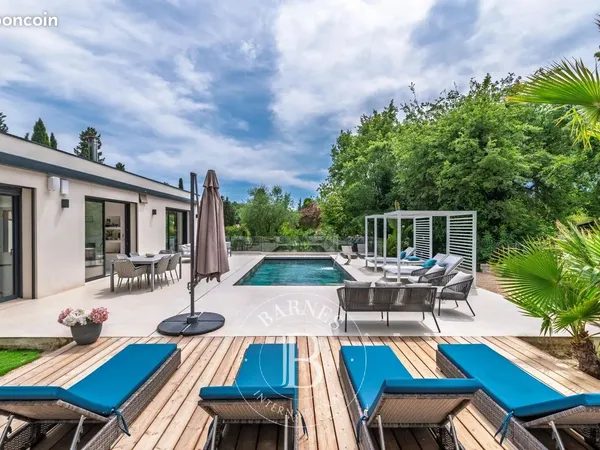 Villa 7 pièces 272 m²