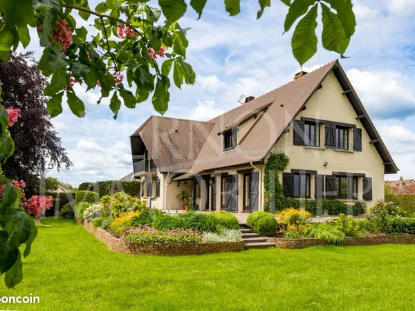 Maison 8 pièces 235 m²