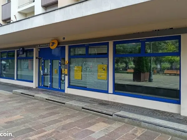Local commercial ou professionnel - 142,09 m² - zone piétonne au centre-ville