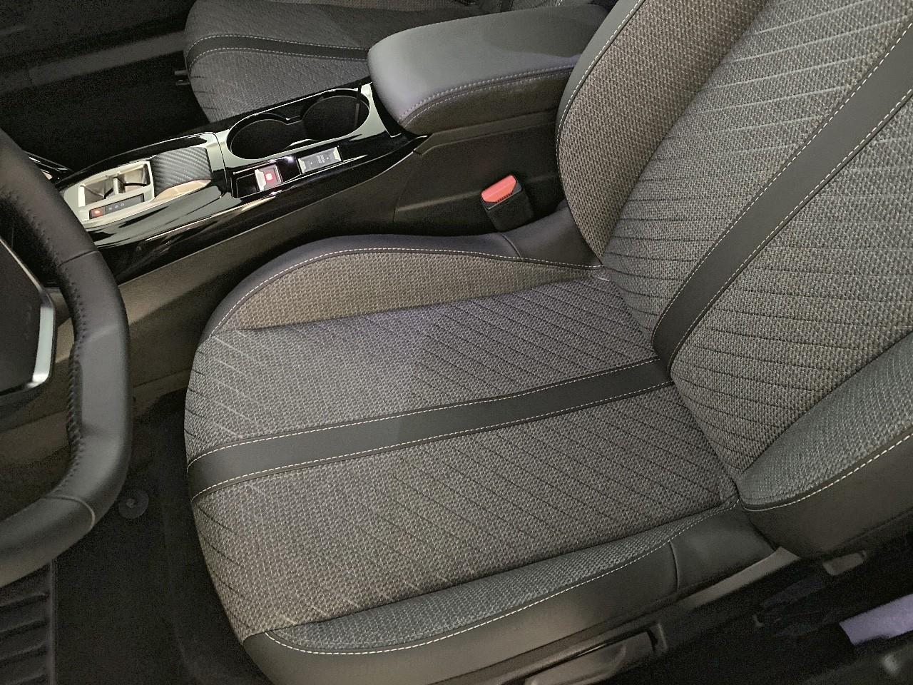 Peugeot 2008 hybrid 145 ch e-dcs6 allure — photo 9