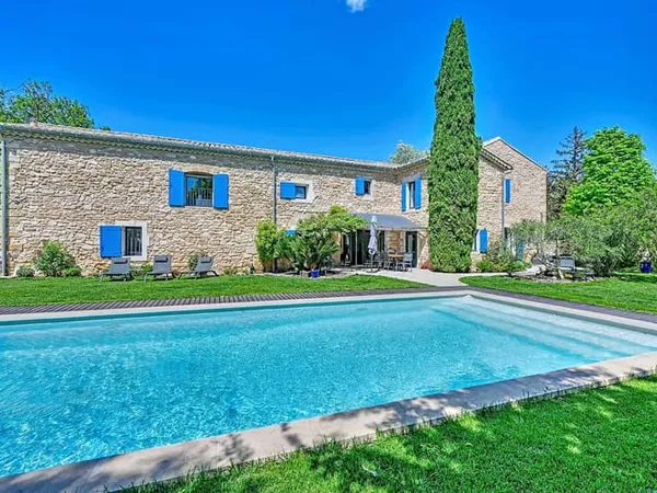 Maison 6 pièces 460 m²