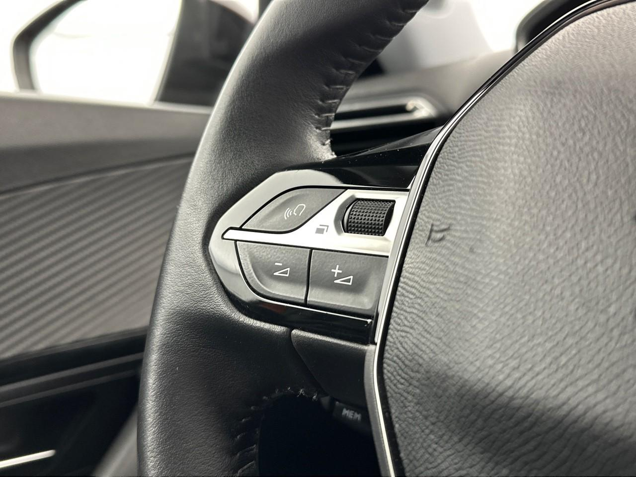 Peugeot 2008 puretech 100 s&s bvm6 style — photo 19