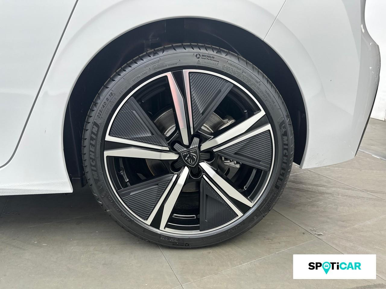 Peugeot 308 plug-in hybrid 195ch gt e-dcs7 — photo 11