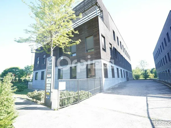 Bureau 243 m²