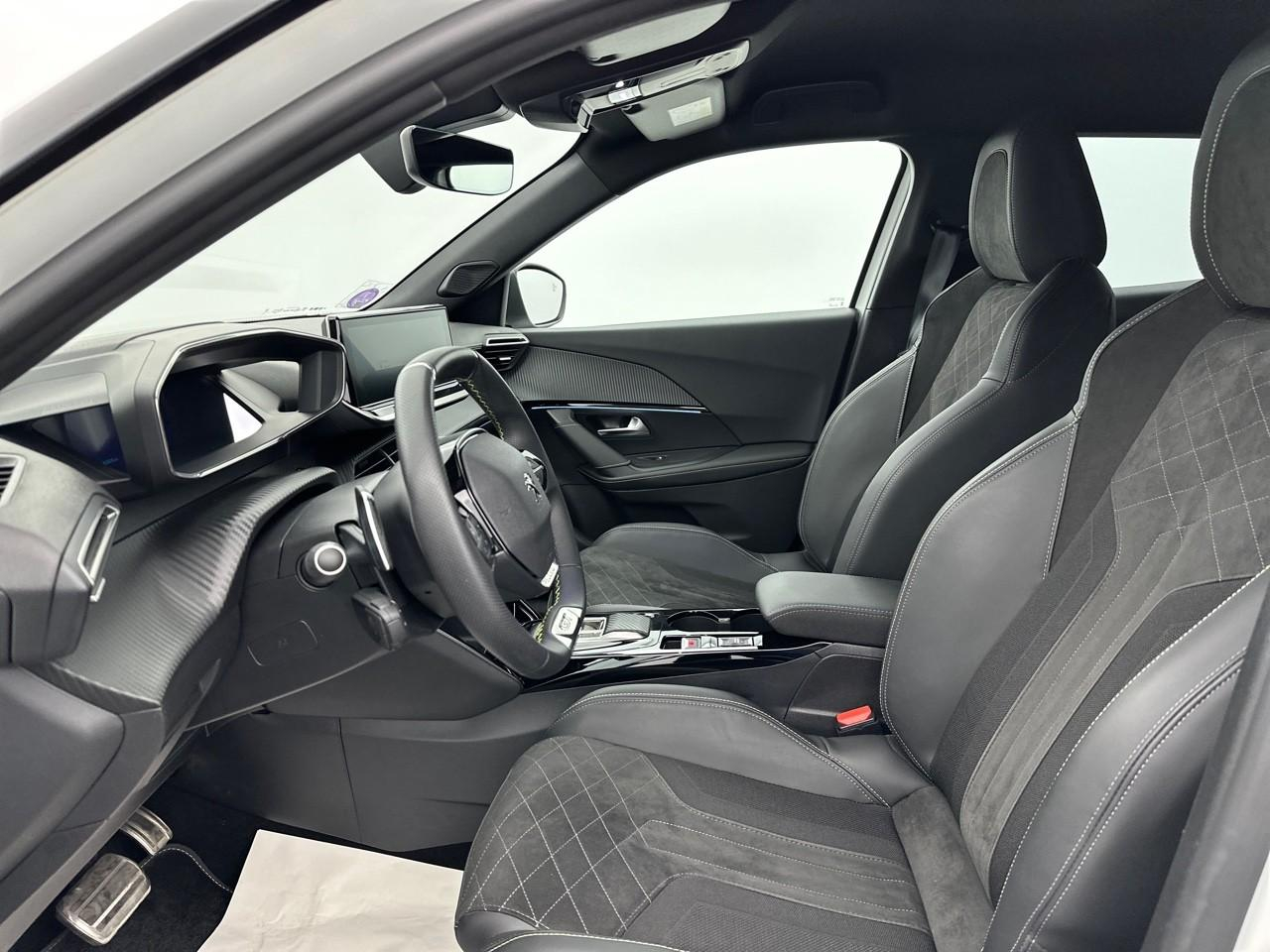 Peugeot 2008 puretech 130 s&s eat8 gt — photo 9