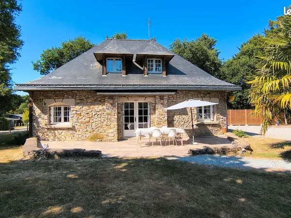 Appartement 4 pièces de 85 m² avec terrasse et jardin, dans une belle maison de caractère au sein d'