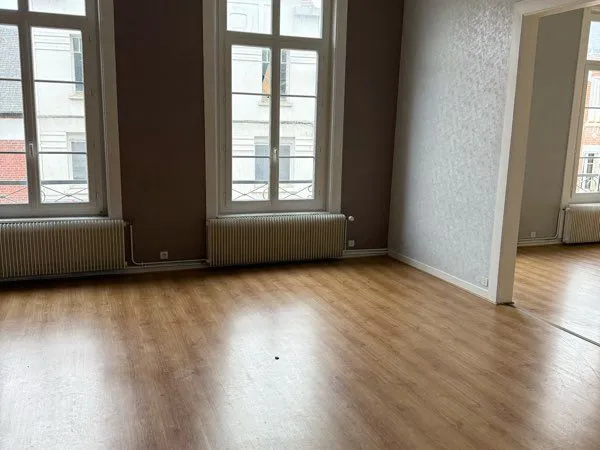 🏡 à louer - grand appartement en duplex - centre-ville de péronne