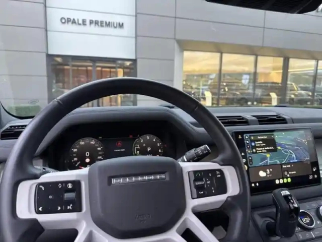 Land Rover Defender 110 2.0 p300e phev x-dynamic se — photo 6