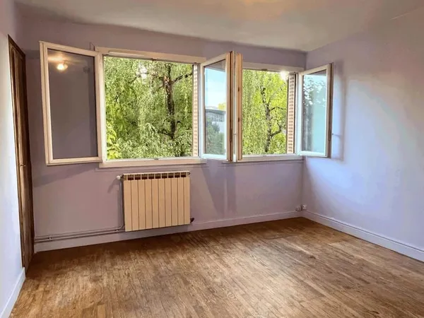 Appartement à Cran-Gevrier — 3 pièces et traversant