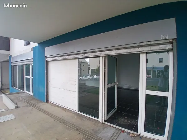 Local commercial / professionnel - saint-louis local renove