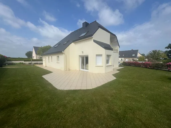Maison aux beaux volumes- Trémuson