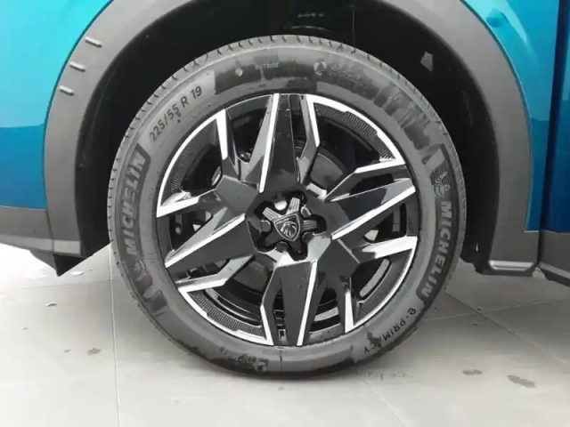 Peugeot 3008 hybrid 145 e-dcs6 — photo 13