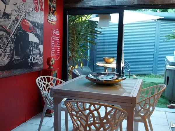 Loue F2 neuf, climatise, rez-de-jardin dans maison plein pied 1 personnes max