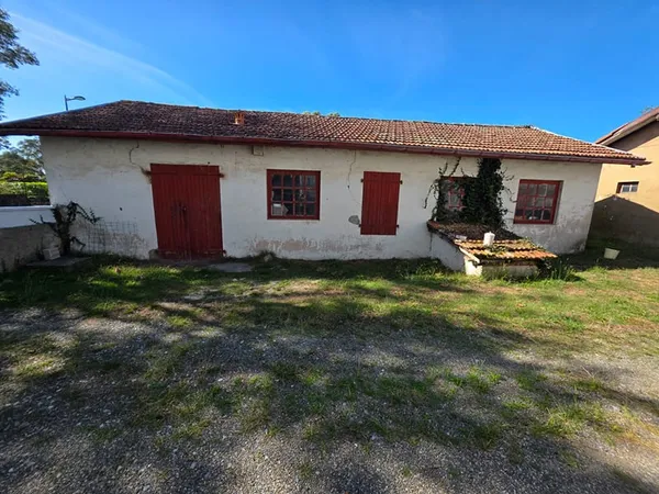 ANCIEN ATELIER+ DIVERSES DEPENDANCES 151.50M² AU TOTAL A RENOVER
