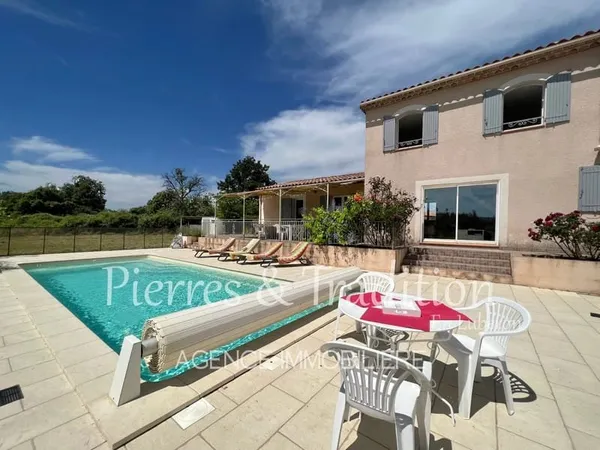 Belle maison familiale avec piscine et grand terrain à Simiane-la-Rotonde, au coeur de la Provence