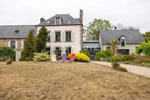 Maison 8 pièces 247 m²