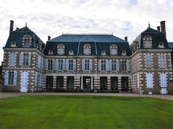 Château d'exception du xixe siècle & son domaine historique