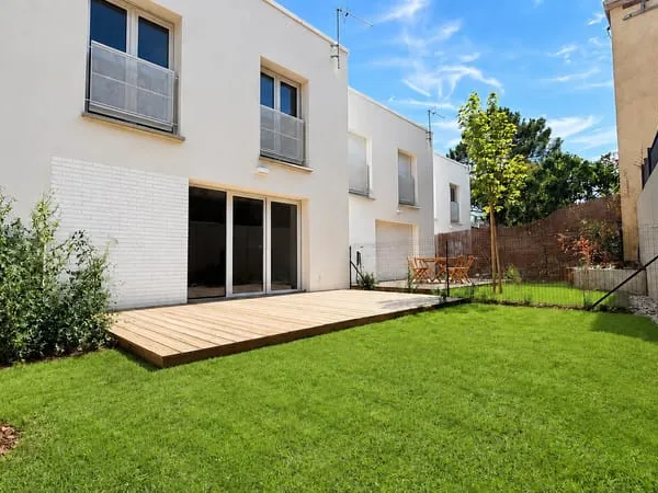 MAISON DE VILLE