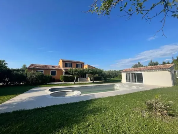 Maison 5 pièces 180 m²