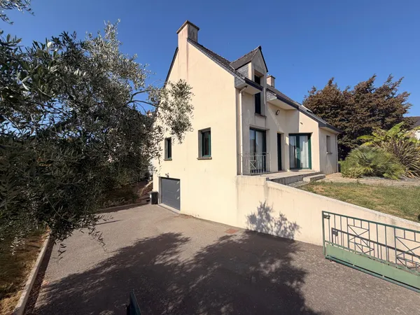 Maison familiale 121 m² - 4 chambres - Sous-sol complet - Terrain clos de 606 m²