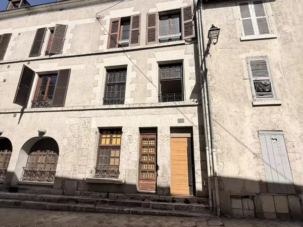 BLOIS CENTRE HISTORIQUE — UN IMMEUBLE À FAÇONNER, UNE OPPORTUNITÉ À EXPLOITER