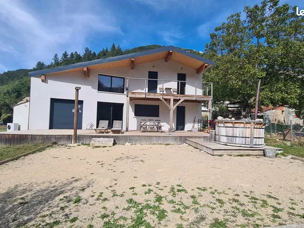 Propriété 6 pièces 140 m²