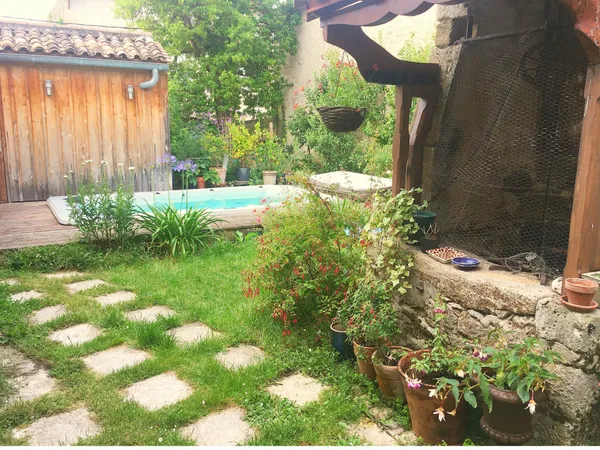 Maison de ville avec piscine balnéo