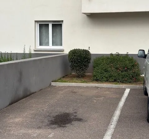 Loue place de parking située CARRE BODICCIONE
