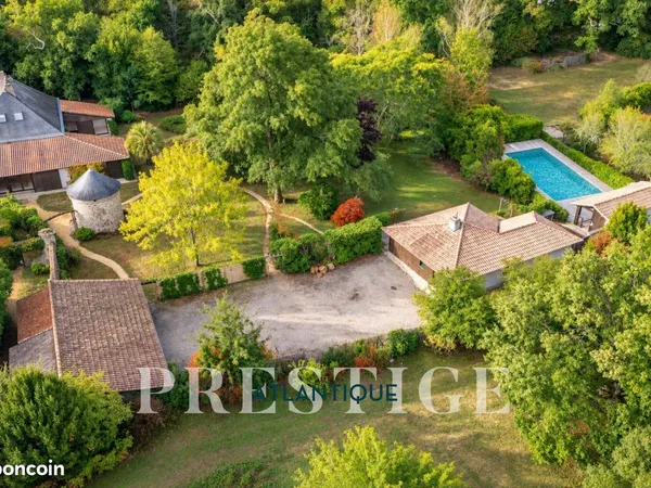 Villa 12 pièces 306 m²