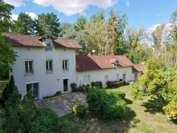 Maison 9 pièces 300 m²