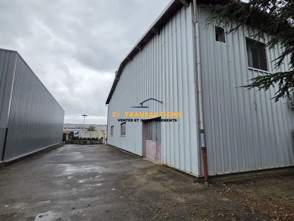 Local 373 m² Saint-Paul-en-Jarez