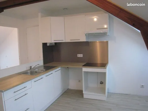 Appartement mansardé - 2 chambres -Centre de Rethel