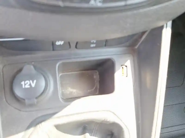 Ford Transit Courier 1.5 tdci 75ch stop&amp;start trend — photo 13