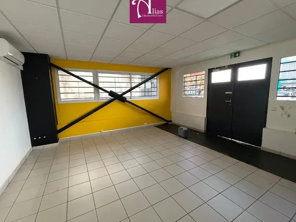 À louer - Local commercial 23m2 - Rez-dechaussée - Jarry; Im