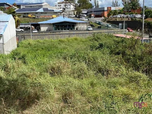 Terrain 600 m²