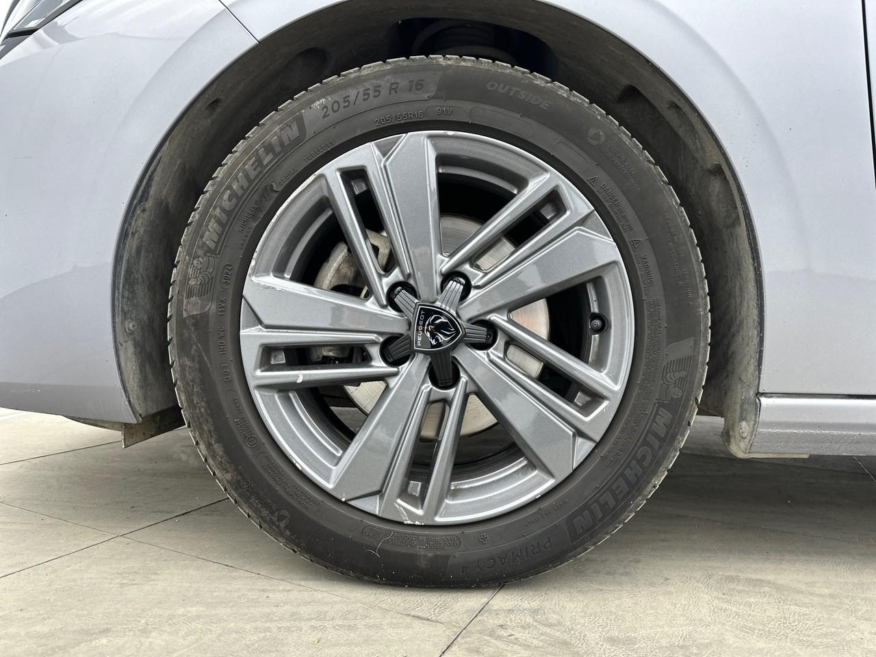 Peugeot 308 puretech 130ch s&s eat8 active pack — photo 16