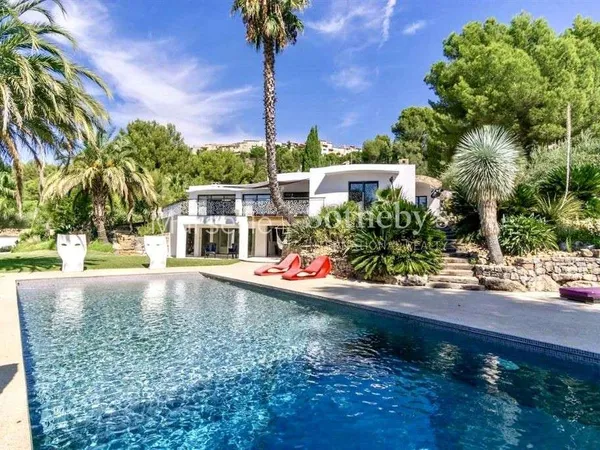 Maison 7 pièces 350 m²