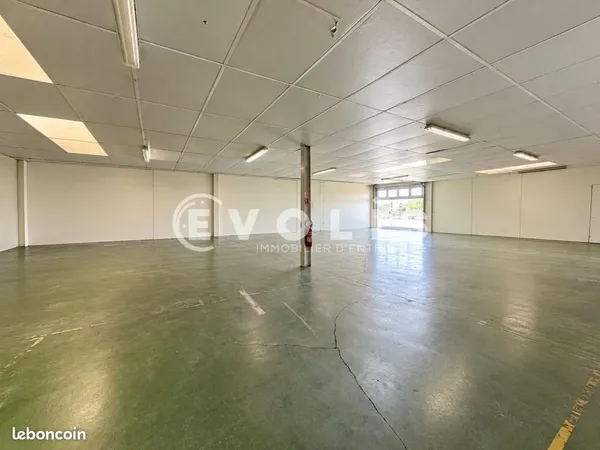 Local d'activité 590 m²