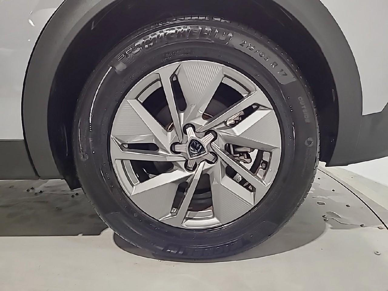 Peugeot 408 phev 180 e-eat8 allure — photo 16