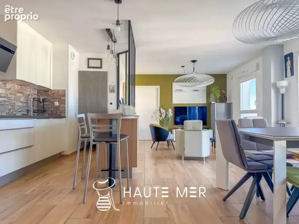 RÉGATE - Appartement T4 avec garage et parking aux Présidents
