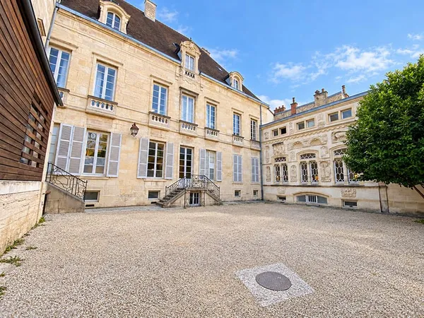DIJON HYPERCENTRE - DUPLEX DE 74,52 M² AVEC TERRASSE - 195 000 €