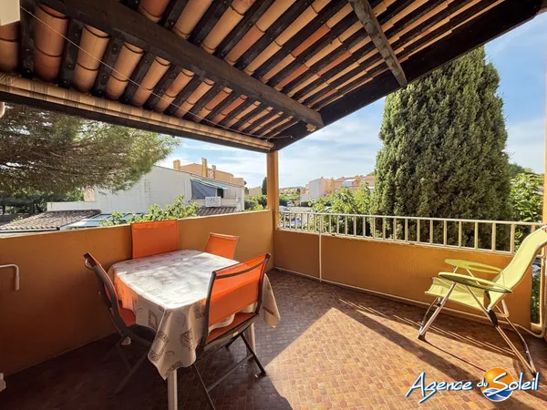 T 4 en duplex avec cellier et parking