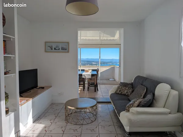 Appartement Haut de villa avec vue mer