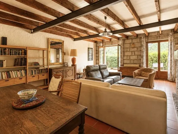 MAISON T7 en PIERRE de TAILLE GRANITE à 15 MN au SUD PORTO-V