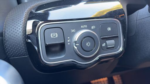 Mercedes Classe CLA 200 d 150 8G-TRONIC - AMG Line – 2022 – 109051 km – Diesel – Boîte Automatique — photo 13