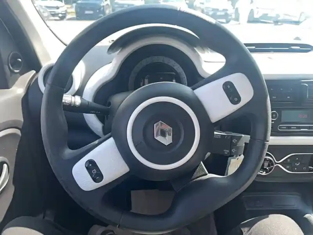 Renault Twingo iii e-tech — photo 3